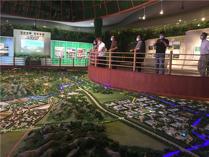 6月20日，馬鞍山市政府副秘書長劉觀林，馬鞍山市委農(nóng)辦專職副主任賀明，博望區(qū)副區(qū)長郝甲林，和縣人民政府副區(qū)長毛祚雙，市政府辦公室四級調(diào)研員俞加生，花山區(qū)農(nóng)業(yè)農(nóng)村水利局局長陳立兵，含山縣農(nóng)業(yè)農(nóng)村局局長汪(圖2)