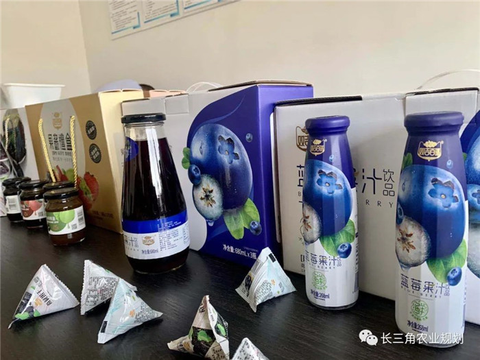 為了幫助園區(qū)的提檔升級(jí)，南京市農(nóng)業(yè)農(nóng)村局特委托中農(nóng)富通編制《南京市農(nóng)業(yè)園區(qū)發(fā)展研究報(bào)告》，以期從產(chǎn)業(yè)發(fā)展路徑、園區(qū)發(fā)展模式、保障措施等多維度為南京市農(nóng)業(yè)園區(qū)未來三年的發(fā)展做統(tǒng)籌謀劃。 8月19日，中農(nóng)(圖18)