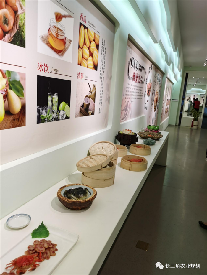 9月1日，中農(nóng)富通團(tuán)隊(duì)開(kāi)啟了高淳區(qū)域內(nèi)現(xiàn)代農(nóng)業(yè)示范園的調(diào)研工作，此次高淳區(qū)農(nóng)業(yè)園區(qū)調(diào)研由中農(nóng)富通長(zhǎng)三角農(nóng)業(yè)規(guī)劃科學(xué)研究所所長(zhǎng)薛欣艷與中國(guó)農(nóng)業(yè)大學(xué)規(guī)劃研究所園區(qū)規(guī)劃部分管總工趙嬋璞帶隊(duì)。(圖6)