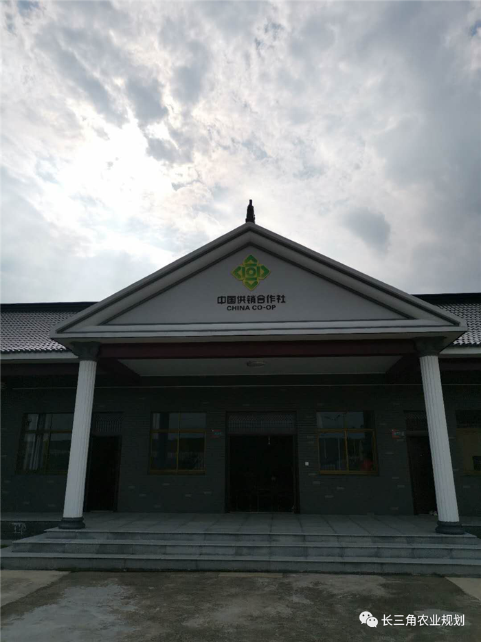 9月1日，中農(nóng)富通團(tuán)隊(duì)開(kāi)啟了高淳區(qū)域內(nèi)現(xiàn)代農(nóng)業(yè)示范園的調(diào)研工作，此次高淳區(qū)農(nóng)業(yè)園區(qū)調(diào)研由中農(nóng)富通長(zhǎng)三角農(nóng)業(yè)規(guī)劃科學(xué)研究所所長(zhǎng)薛欣艷與中國(guó)農(nóng)業(yè)大學(xué)規(guī)劃研究所園區(qū)規(guī)劃部分管總工趙嬋璞帶隊(duì)。(圖10)