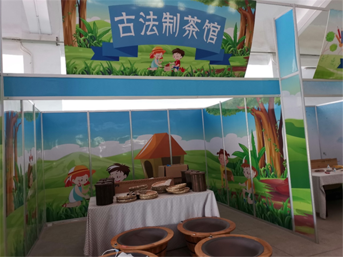 9月3日，中農(nóng)富通調(diào)研組兵分兩路對南京高淳區(qū)武家嘴現(xiàn)代農(nóng)業(yè)產(chǎn)業(yè)示范園區(qū)和棲霞區(qū)龍?zhí)冬F(xiàn)代農(nóng)業(yè)產(chǎn)業(yè)示范園區(qū)的調(diào)研工作。(圖8)