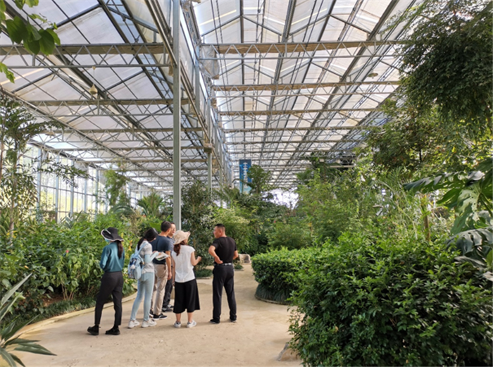 9月3日，中農(nóng)富通調(diào)研組兵分兩路對南京高淳區(qū)武家嘴現(xiàn)代農(nóng)業(yè)產(chǎn)業(yè)示范園區(qū)和棲霞區(qū)龍?zhí)冬F(xiàn)代農(nóng)業(yè)產(chǎn)業(yè)示范園區(qū)的調(diào)研工作。(圖10)