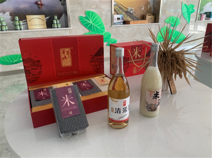 9月3日，中農(nóng)富通調(diào)研組兵分兩路對南京高淳區(qū)武家嘴現(xiàn)代農(nóng)業(yè)產(chǎn)業(yè)示范園區(qū)和棲霞區(qū)龍?zhí)冬F(xiàn)代農(nóng)業(yè)產(chǎn)業(yè)示范園區(qū)的調(diào)研工作。(圖22)